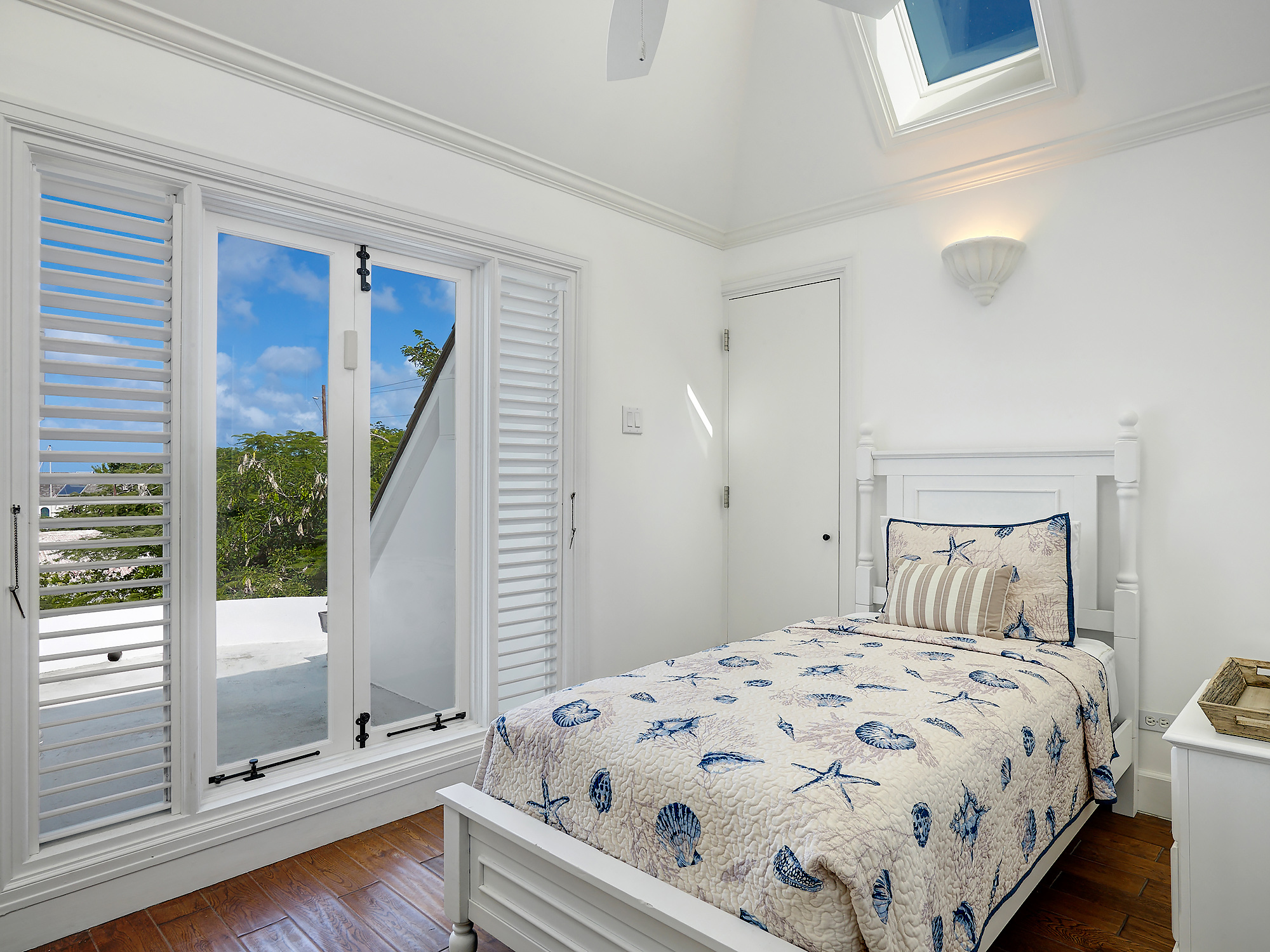 Prospect Ocean Heights Top Floor Bedroom 4 Single room