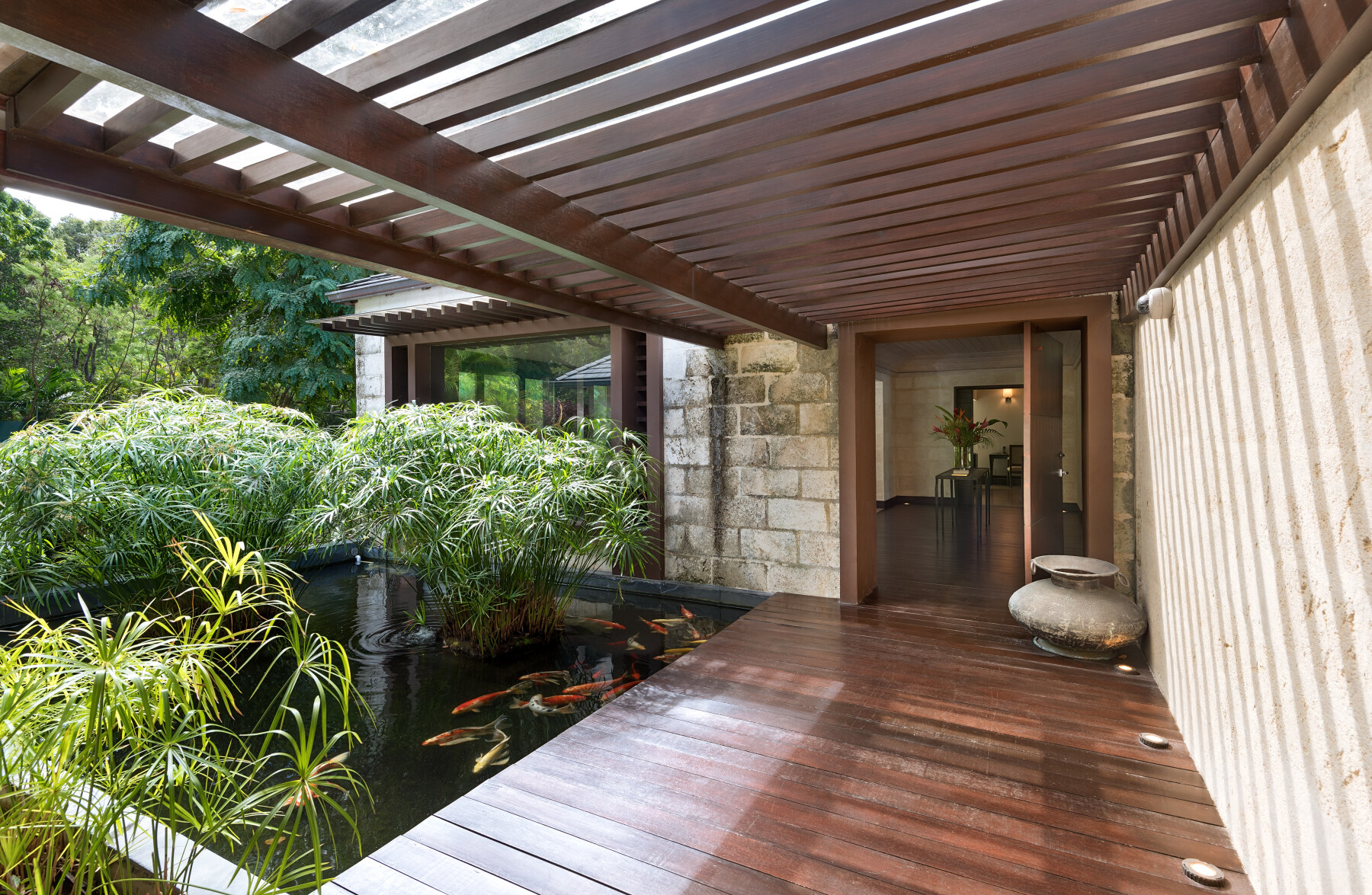 2HAPPY TREES JAN 2018 ENTRANCE KOI POND big