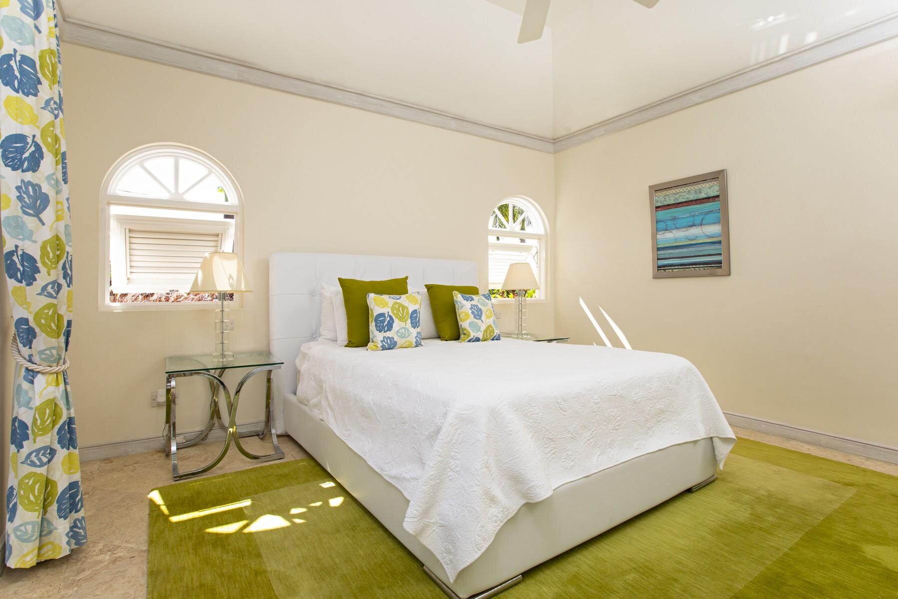 8590 ROYAL VILLA 1 07