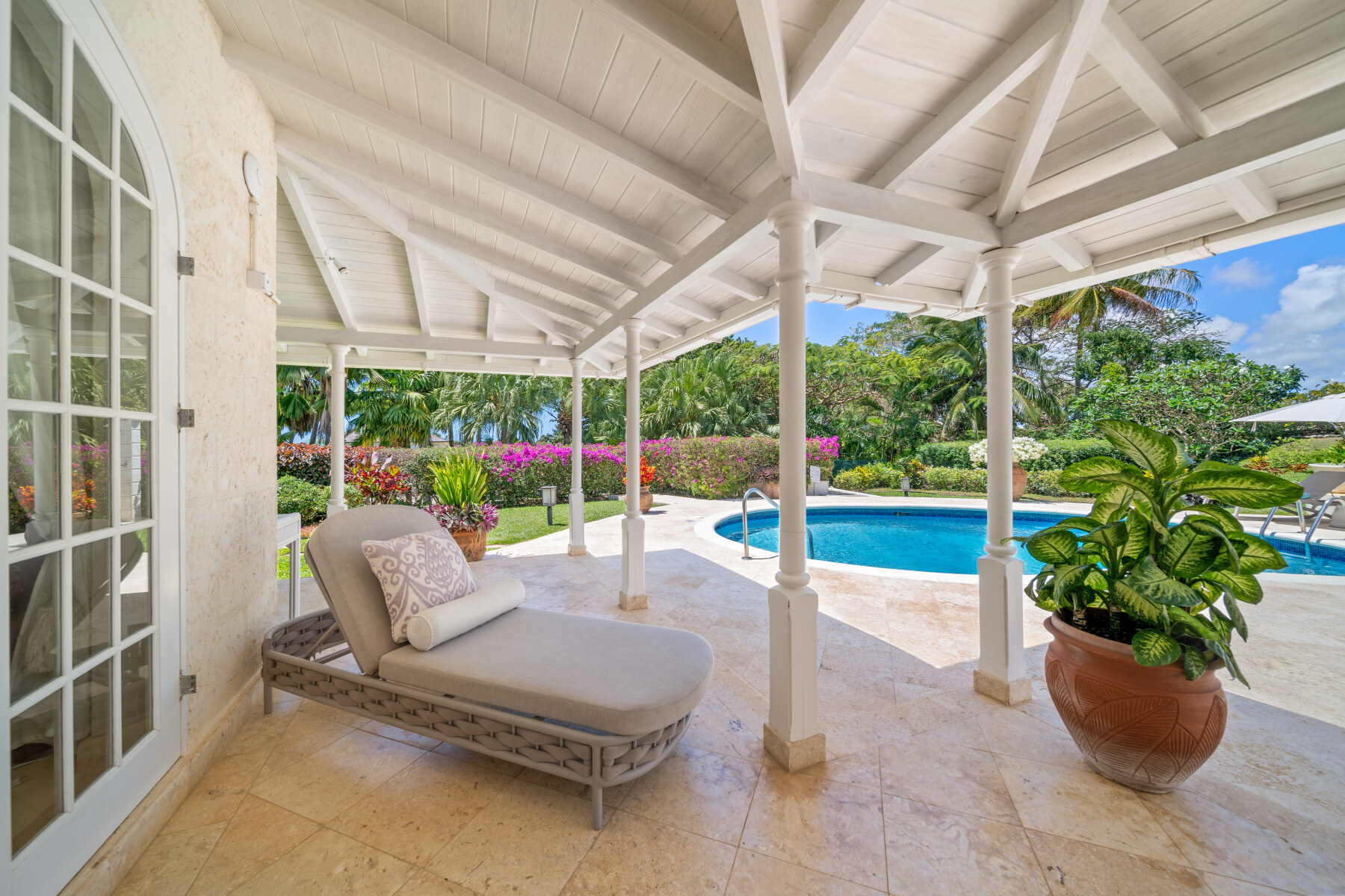 Ixora Royal Westmoreland outdoor lounguer
