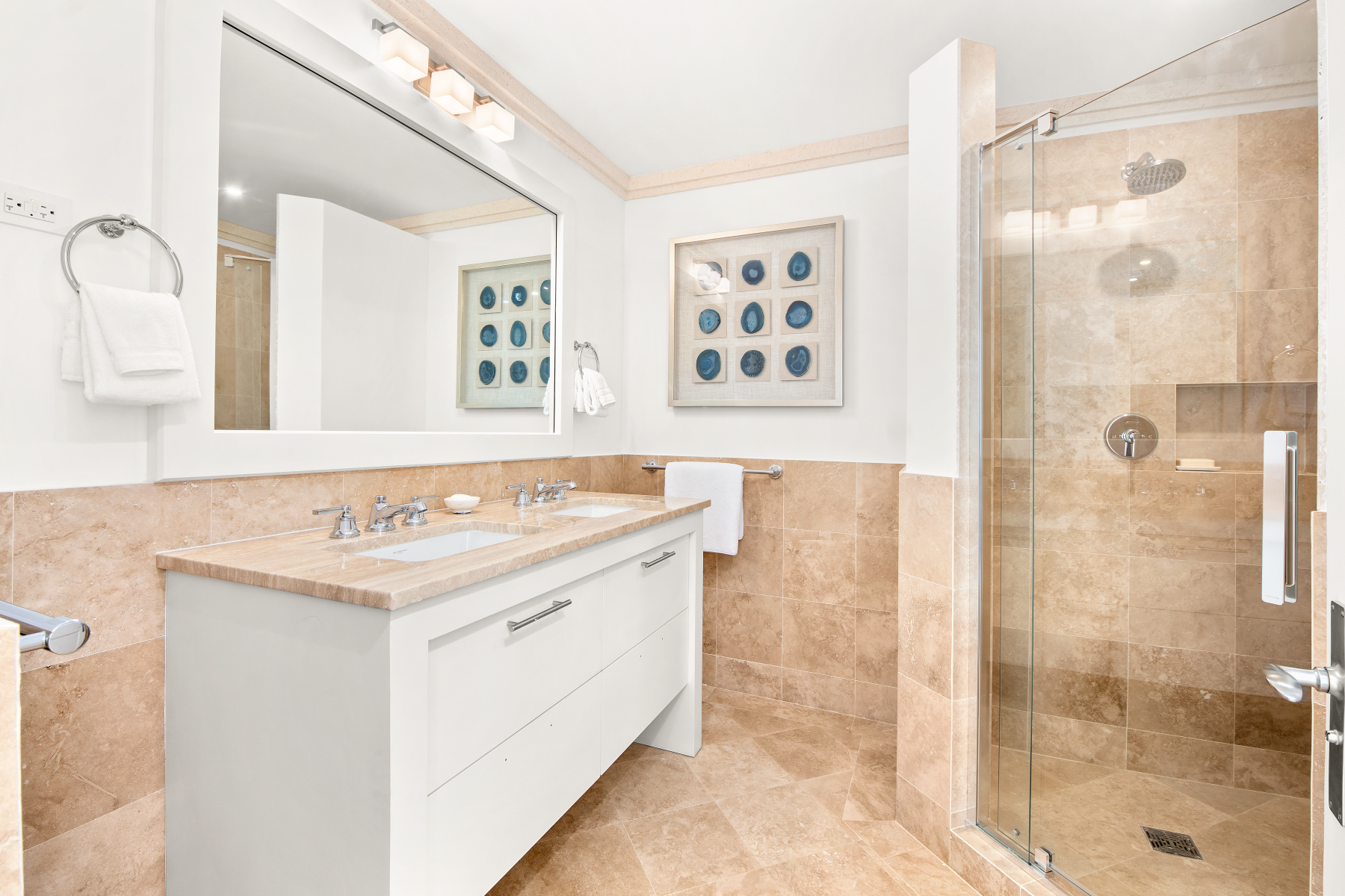 Mahogany Heights No.1 19 Bathroom 02