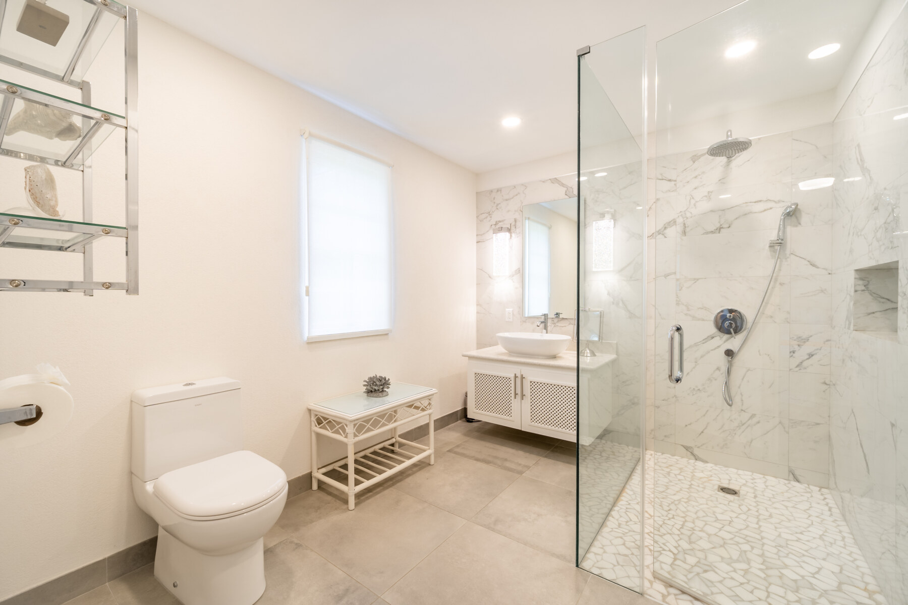 Palm Tree Villa Master Bathroom