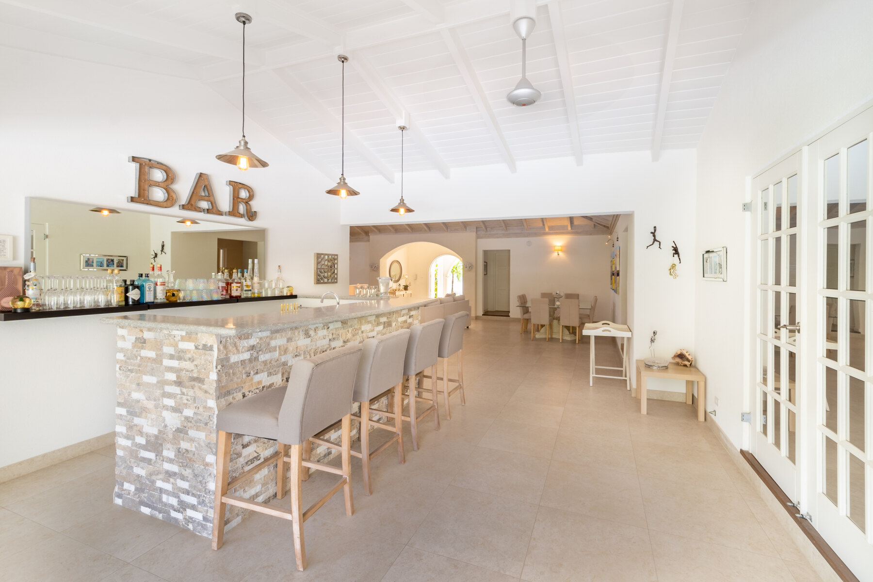 Palm Tree villa Indoor Bar
