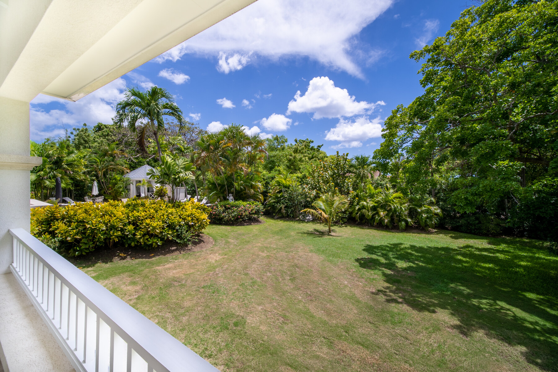 Palmtree Villa Outdoor Garden 1