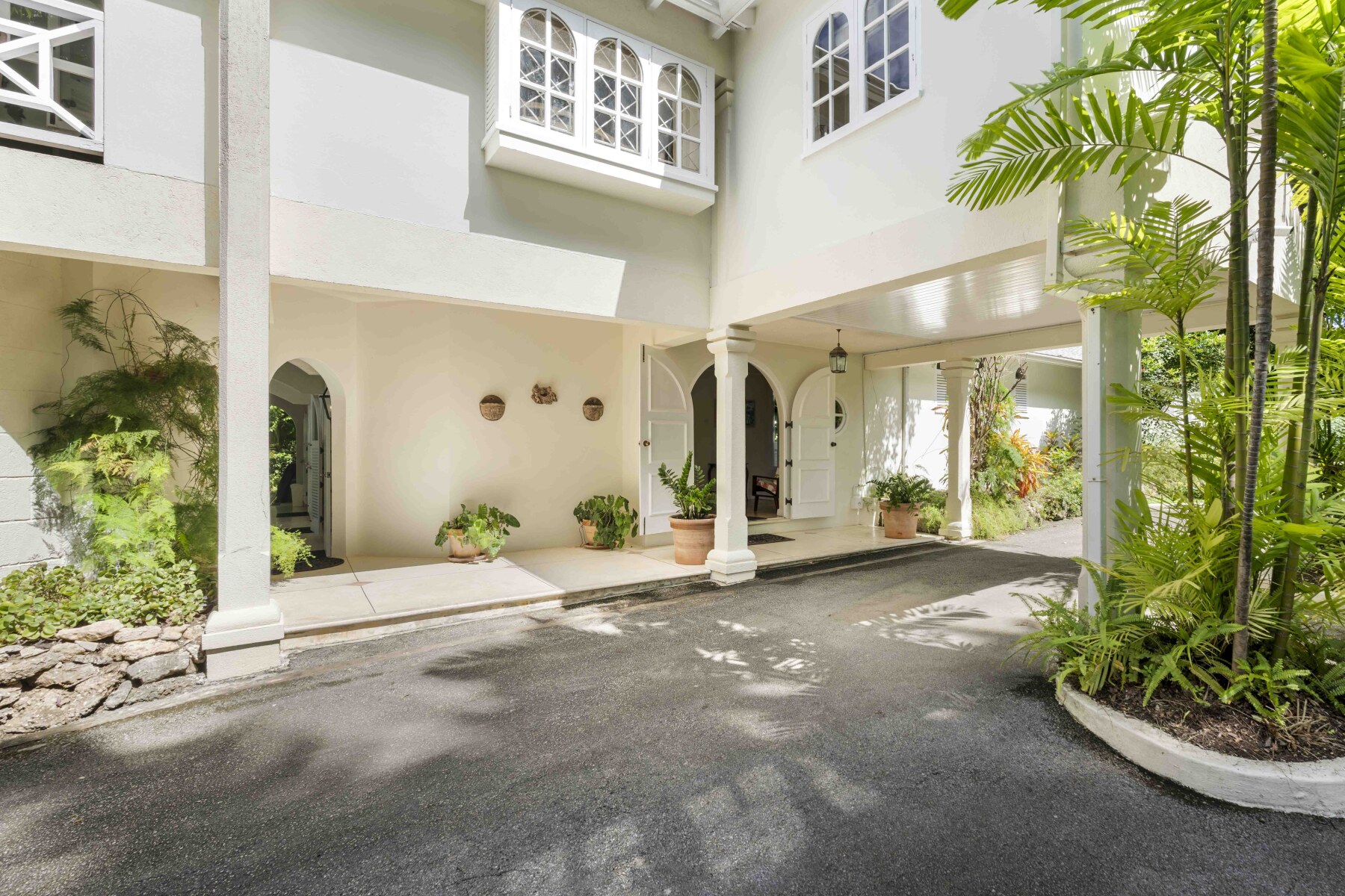 Sandy Lane Dene Court exterior drive way 1