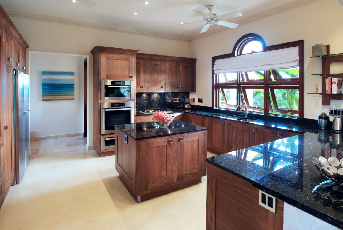 OCEAN DRIVE 12 KITCHEN