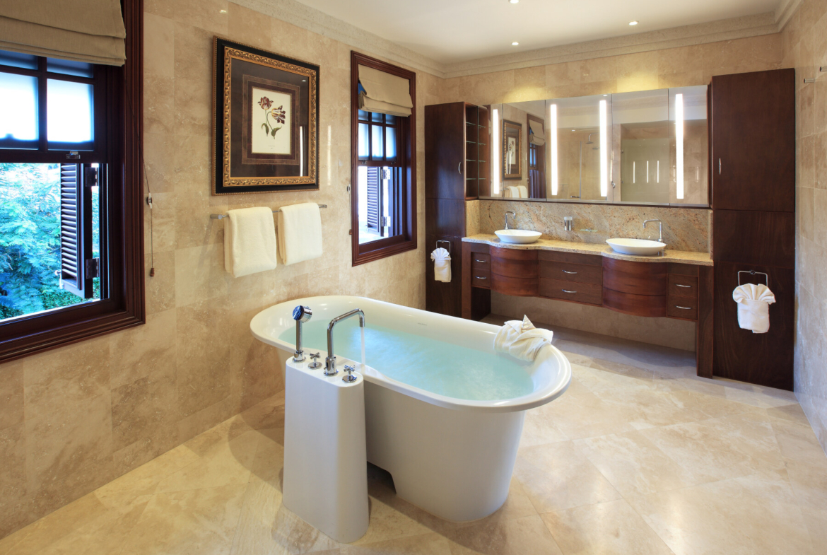 OCEAN DRIVE 12 MASTER BATH