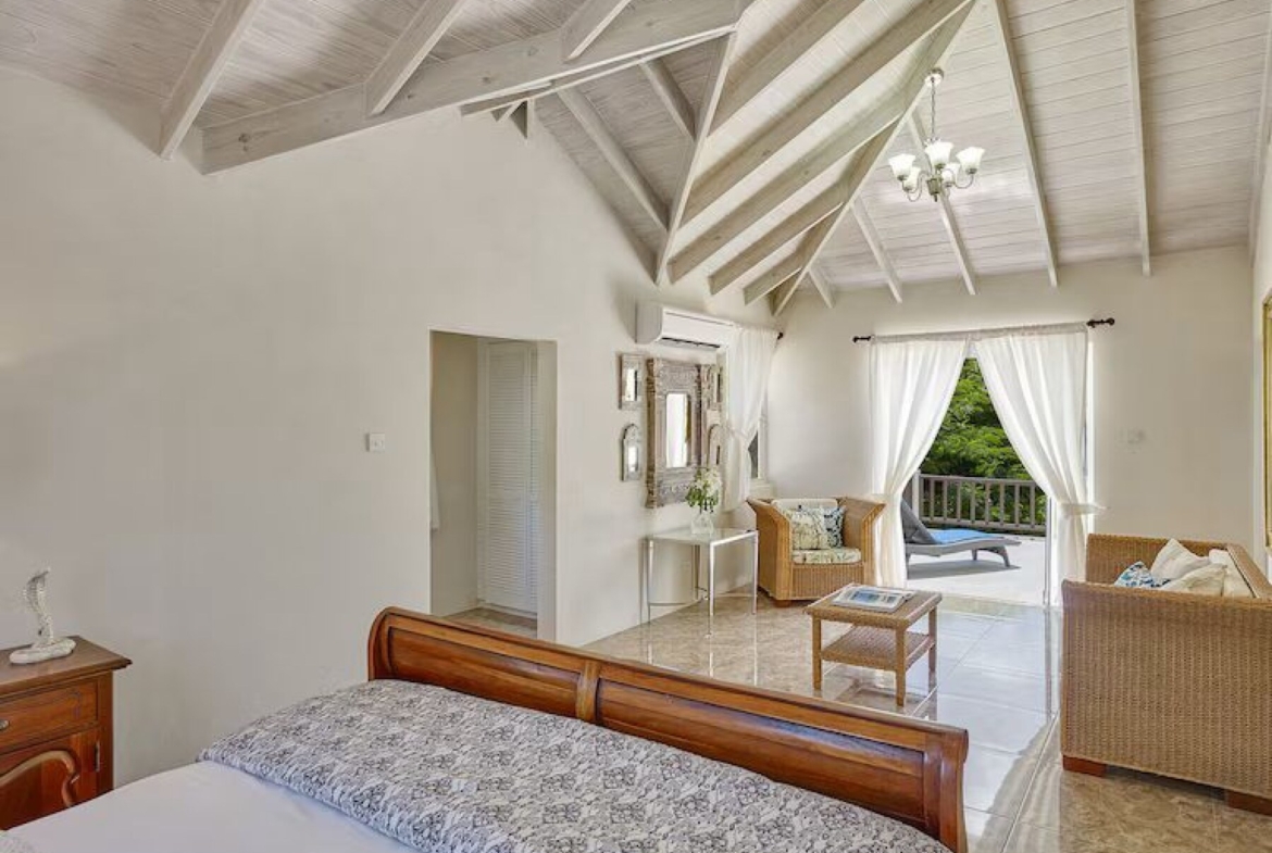 Polamar Gardens bedroom and upstairs patio