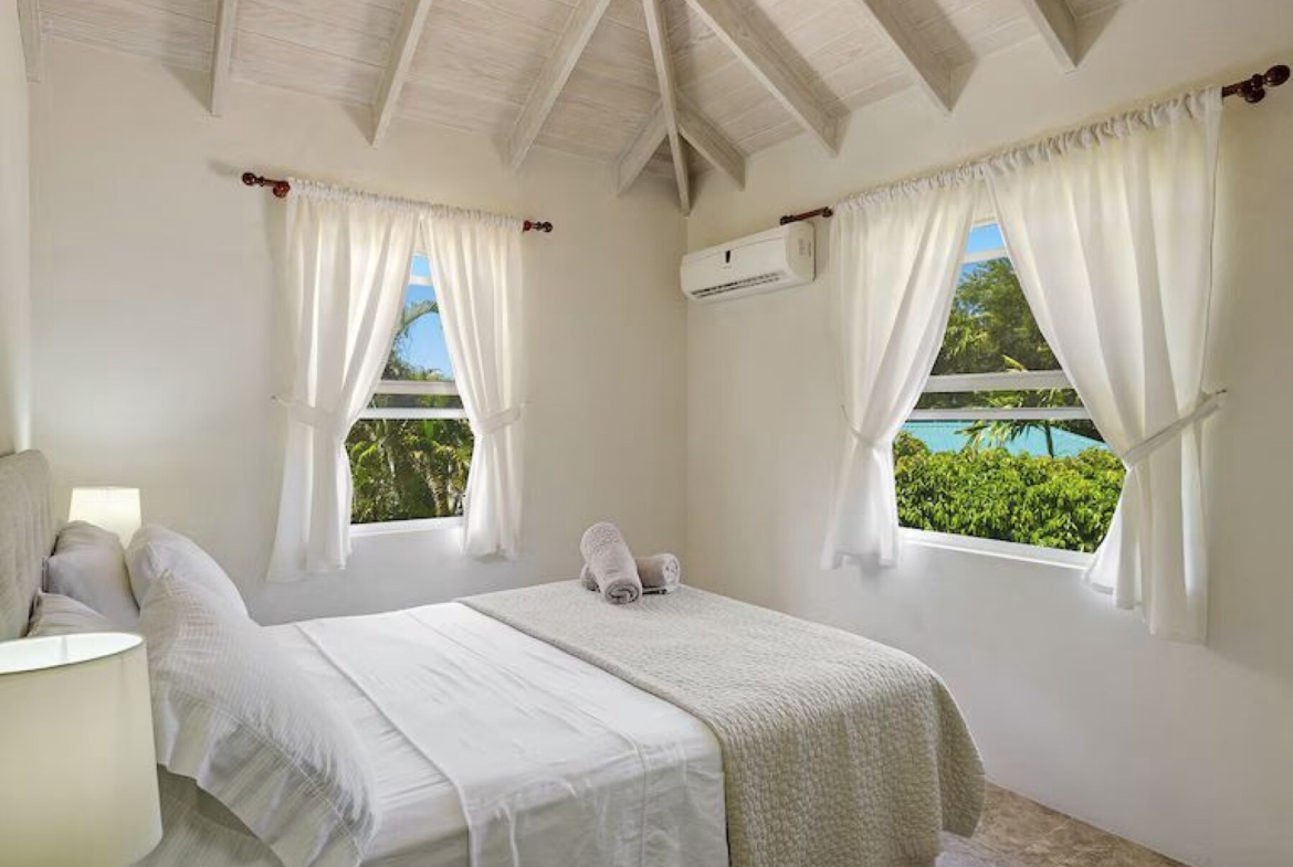 Polamar Gardens side bedroom