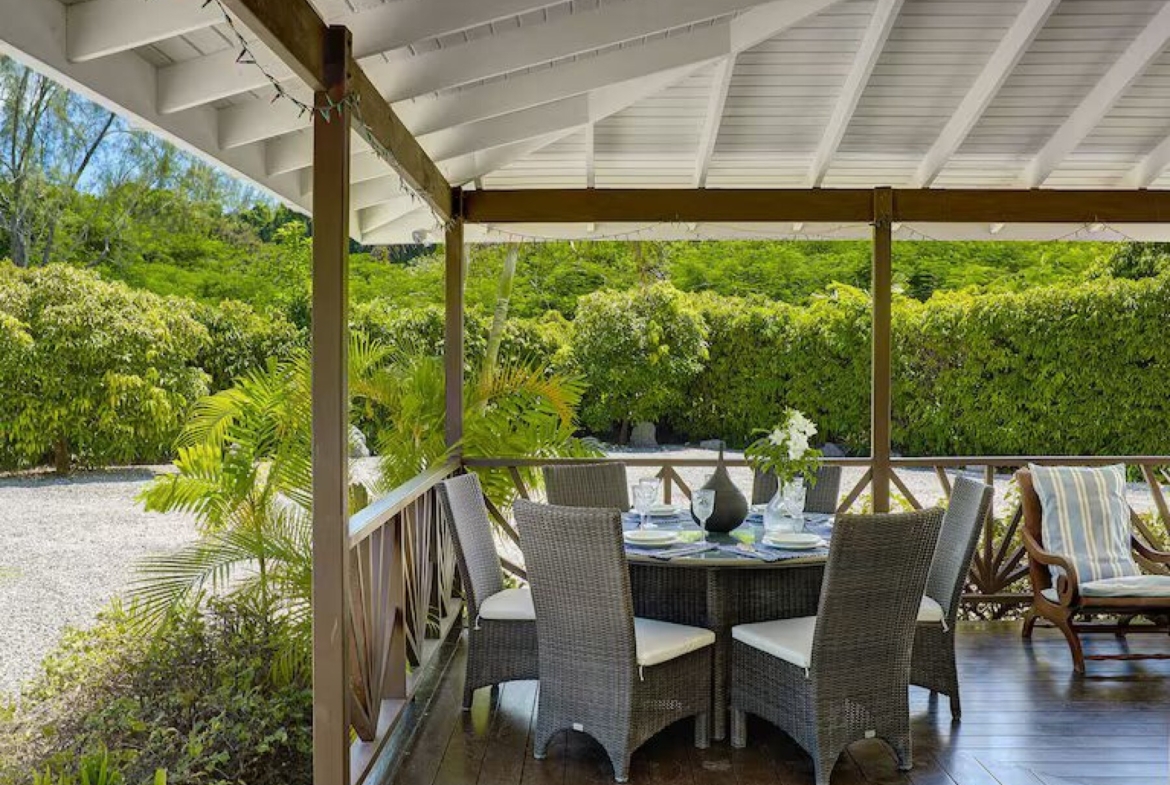Polamar gardens patio