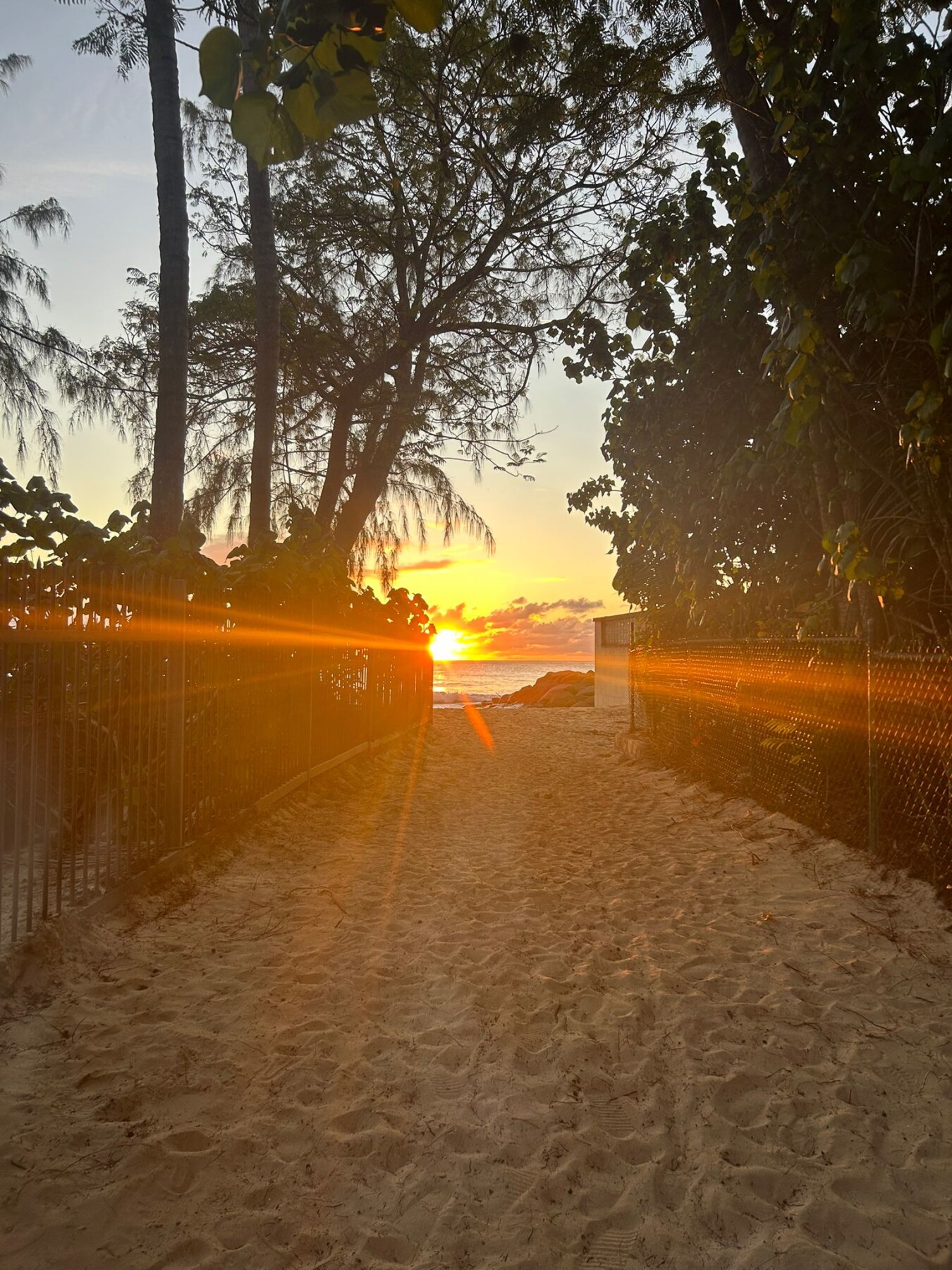 Honeycomb house beachpath Sunset