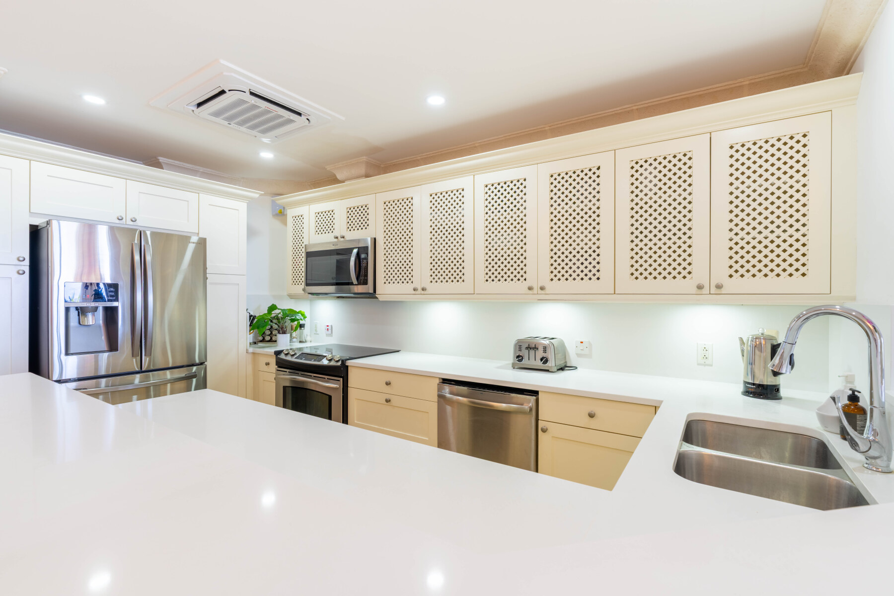 SPB 403 Kitchen 2