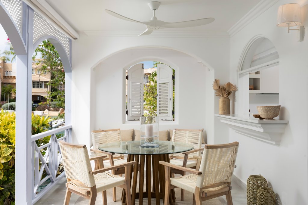 port st charles 108 patio dining