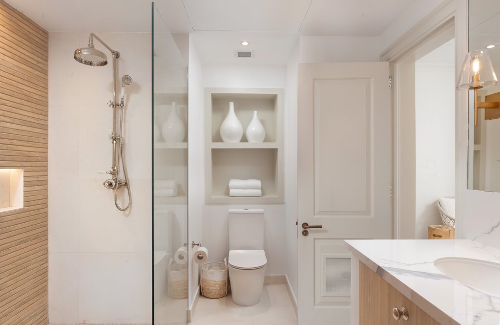 sandy cove 203 beachfront barbados ensuite bathroom