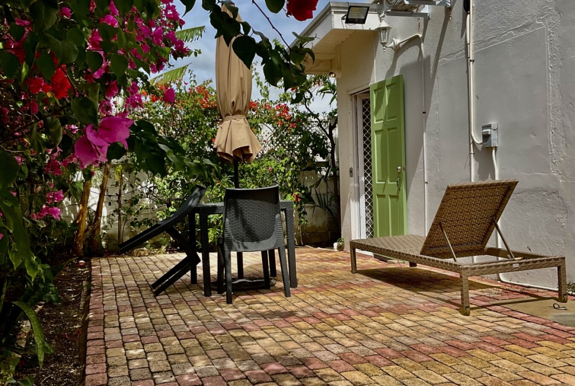 Glitter Bay Terrace 2 apartment 2 rear court yard